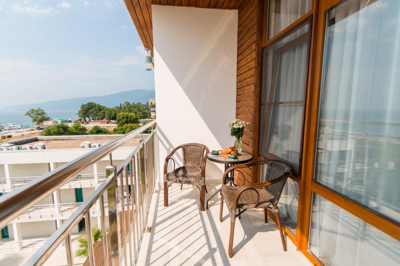 Aquamarine Family Club Hotell Gagra Exteriör bild